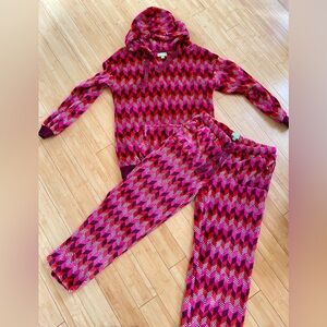 Vera Bradley Red & Pink Chevron Fleece Pants  and Hooded Sweatshirt